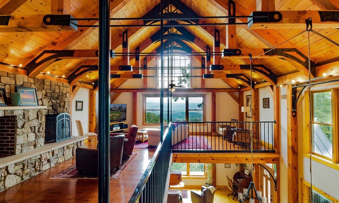 Spring Mills Cabina | Luxury Timber Frame Mountaintop Lodge, impresionantes vistas, 5 suites, cocina de chef