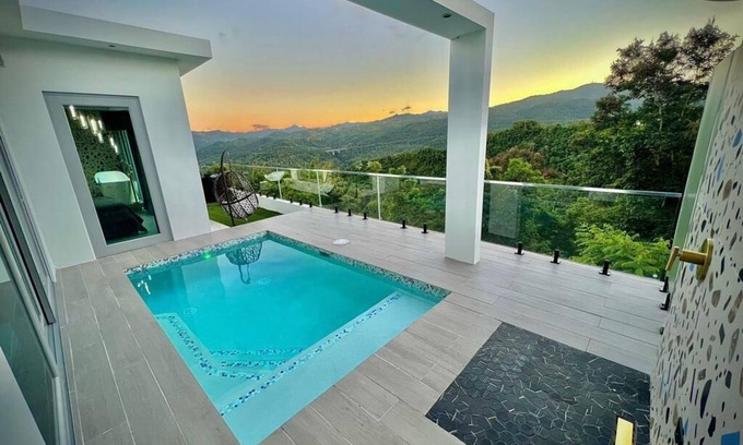 Caguas Cabina | Luxury Tiny home with pool & amazing view