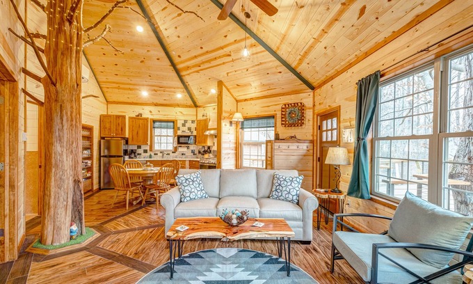 Greenbrier Cabina | Luxury Treehouse Getaway just north of Nashville TN