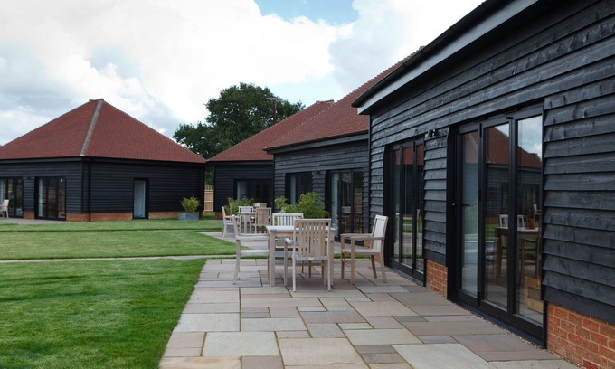 Hurstpierpoint Cabaña | Luxury two bedroom lodge within walking distance distance of Hurstpierpoint.