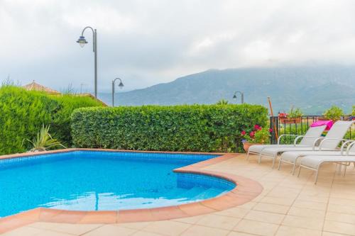 Carcaixent Villa | Luxury villa close to beach, mountain and golf!