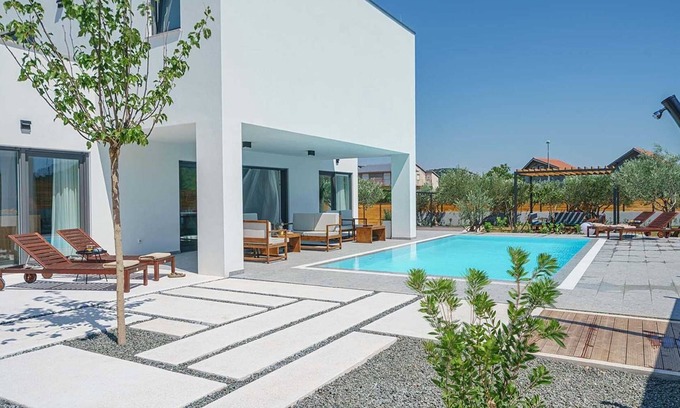 Vodice Villa | Luxury villa in Dalmatian countryside
