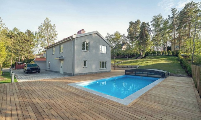 Svalnas Villa | Luxury villa in Täby with large pool