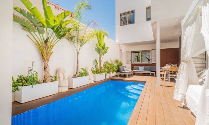Burjasot Villa | VLVilla. Villa de lujo en Valencia con piscina privada y sala de cine