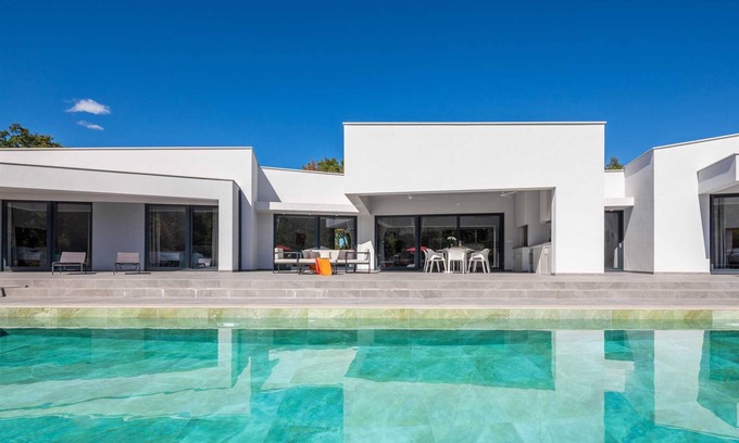 Rezanci Villa | Luxury Villa Mauve with Pool