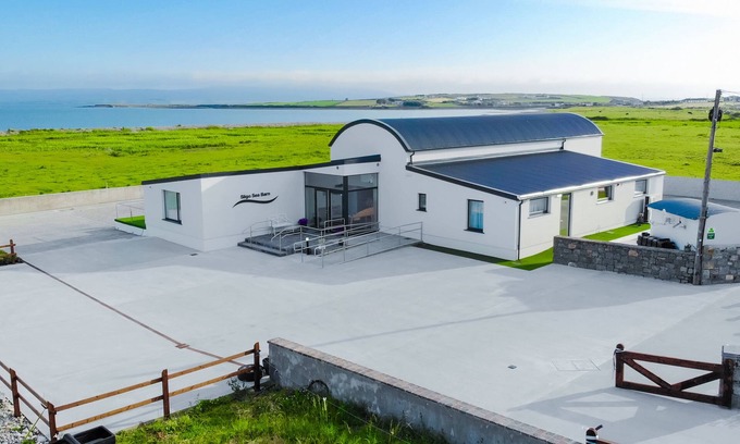 Ballinful Hotel | Luxury Villa, Six En-suite Bedrooms, Paved Path to Sea, Personalised Service.