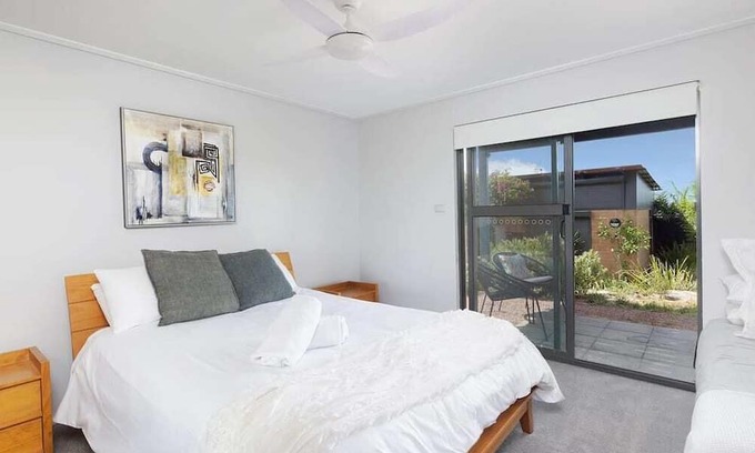 Boat Harbour Villa | Luxury villa with amazing Ocean Views, Pool & Spa