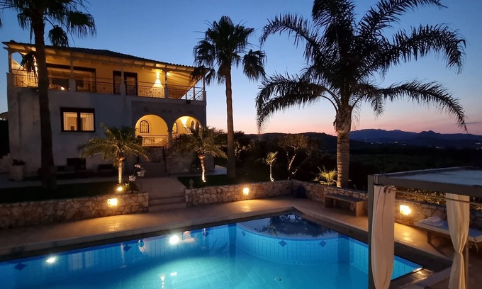 Darmarochori Villa | Chalet independiente de lujo con piscina, cerca de la playa, vistas panorámicas.