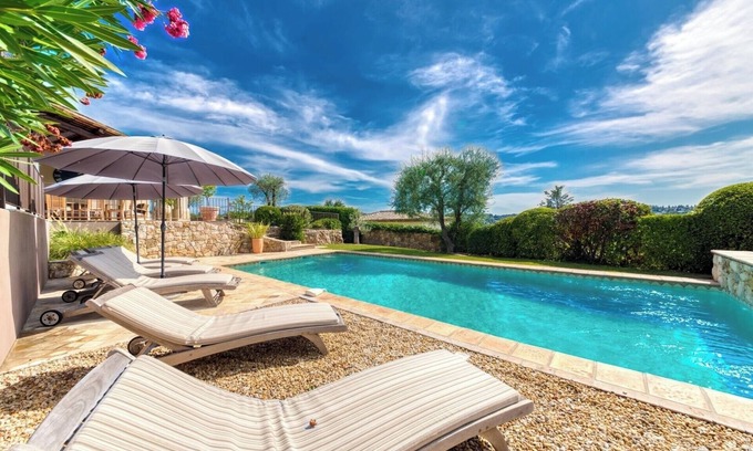 Valbonne Villa | Villa-De Lujo-Baño en la habitacion-Vista a la Montana