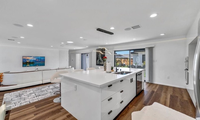 Huntington Beach Villa | *Luxury Villas in Huntington Beach - Ultimate SoCal Getaway!