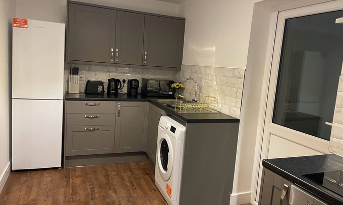 Warminster Apartamento | Luxury Warminster Apartment with Free Parking