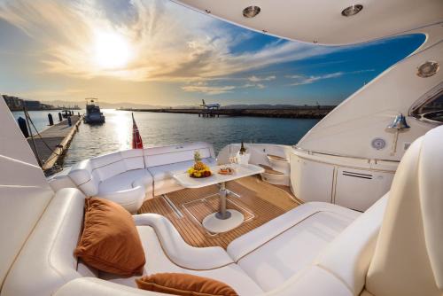 Gibraltar Alquiler De Eote | Luxury Yacht Hotel