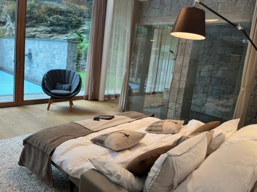 Flims Apartamento | Luxus-Mountain-Suite Rocca Bella mit Dampfbad & saisonalem Aussen-Pool