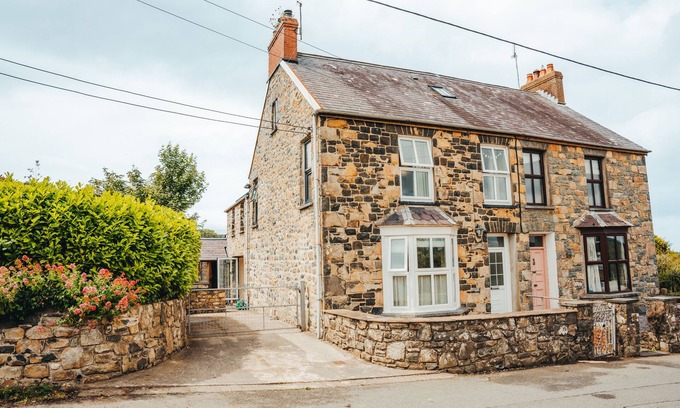 Newport Cabaña | Lyndale, NEWPORT, PEMBROKESHIRE