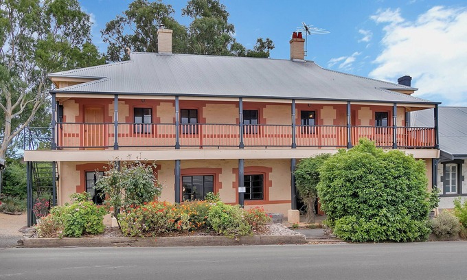 Lyndoch Casa | Lyndoch Grand Barossa Group Accommodation entire house Lyndoch village sleeps 14
