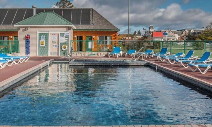 Mackinaw City Hotel | Mackinac Lodge