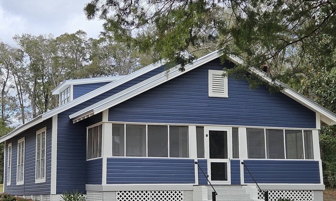 Brewton Casa | Mady's Happy Place is a charming 3 bedroom, 2 bath home near historic downtown