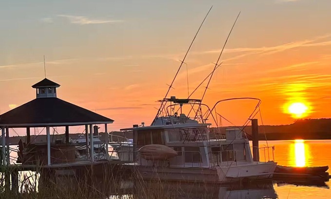 Georgetown Casa | Maggie Jo’s paradise on the river !