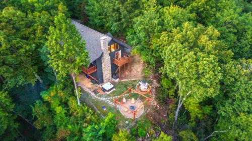 Maggie Valley Casa | Maggie Valley Cabin with Beautiful Mountain Views, HotTub, Pet Friendly, GameRoom, FirePlace