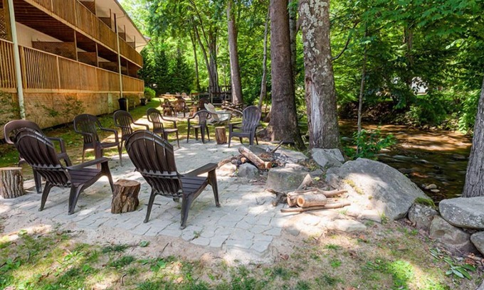 Maggie Valley Hotel | Maggie Valley Creekside Lodge