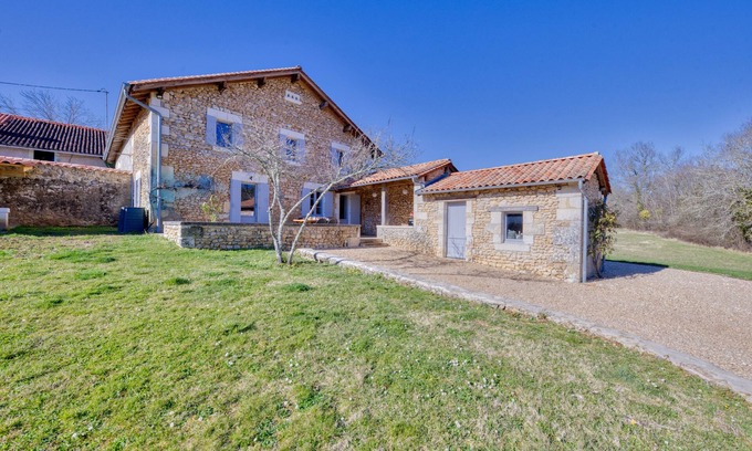 Brantome-en-Perigord Casa | Magnificent gîte with spa, 5 minutes from Brantôme