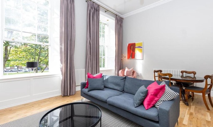 Ballsbridge Apartamento | Magnificent 2 Bedroom Flat in Historic Army Barracks