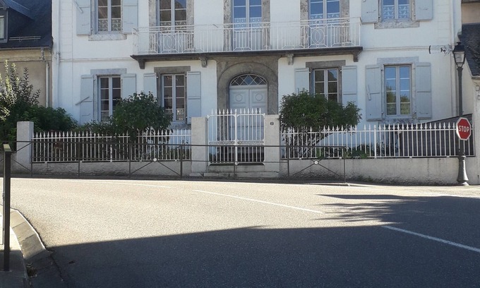 Luz-Saint-Sauveur Casa | Magnificent and large 18th century house, in a mountain village