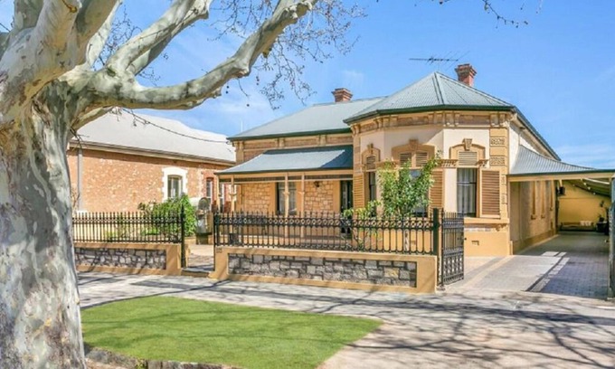 North Adelaide Villa | Magnífica Villa Freestone en el vibrante norte de Adelaida. Hazlo tu refugio.