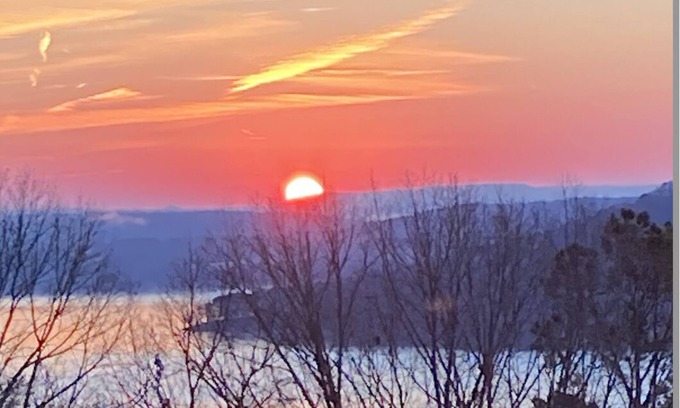 Fairfield Bay Casa | Magnificent Lake View Retreat: Outdoor Luxury, & Premium Comfort for 8 guests !