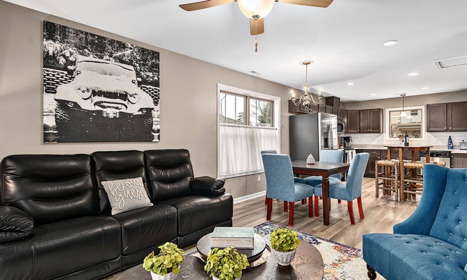 Weaverville Casa | Main Street Jeep House