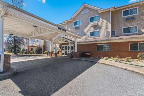 Columbus Hotel | MainStay Suites Columbus near Fort Benning