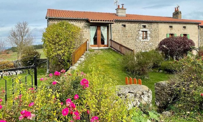 Saugues Casa | Maison Ancienne au Calme avec Cheminée et Équipements Bébé, Proche de Saugues - FR-1-582-127