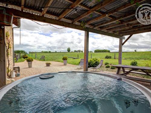 Saint-Forgeux-Lespinasse Casa | Maison authentique avec piscine chauffée, spa, sauna et cabane au cœur des pâturages - FR-1-496-7