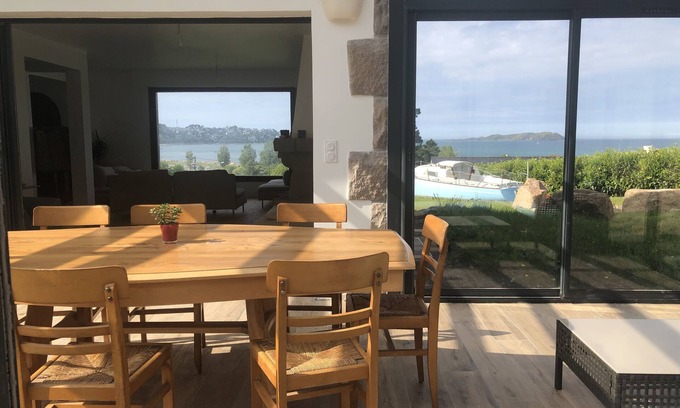 Louannec Casa | Maison Bretonne Fraichement Rénovée Avec vue mer Panoramique et Sauna