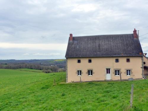 Mazirat Casa | Maison de ferme paisible avec vue sur vallée, draps inclus - FR-1-489-385