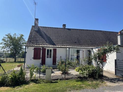 Isle-et-Bardais Casa | Maison de ferme rénovée avec jardin et animaux acceptés - FR-1-489-389