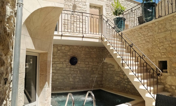 Saint-Restitut Chalet De Esquí | Maison de village, avec piscine, Saint-Restitut