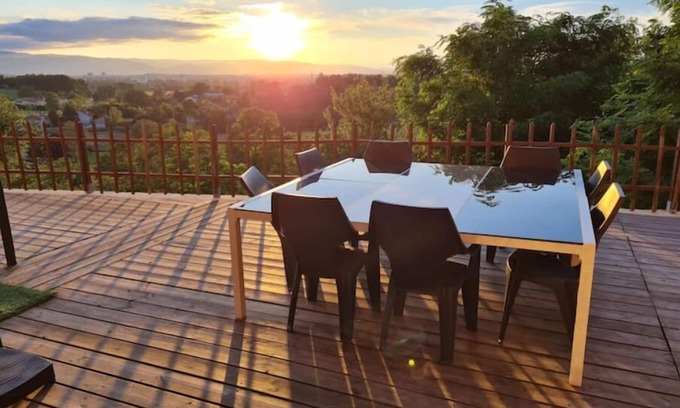 Perreux Casa | Maison en Pierre Avec Jacuzzi été et Hiver