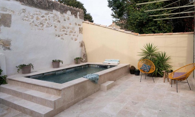 Fontvieille Casa | maison entière de village Fontvieille avec piscine