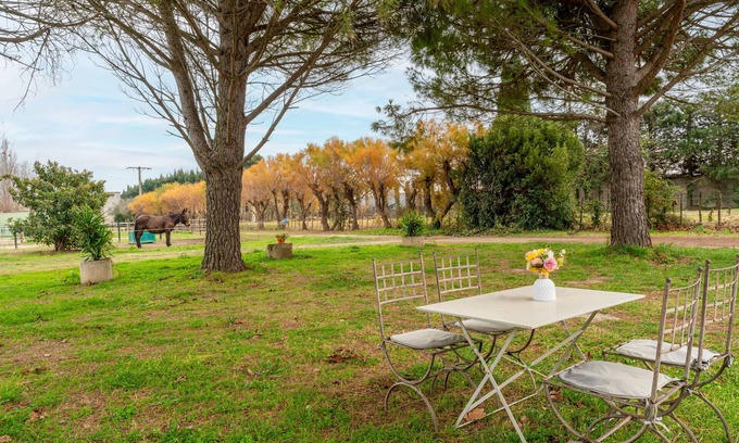 Beaucaire Casa | Maison Marquet, aire acondicionado y jardín compartido".