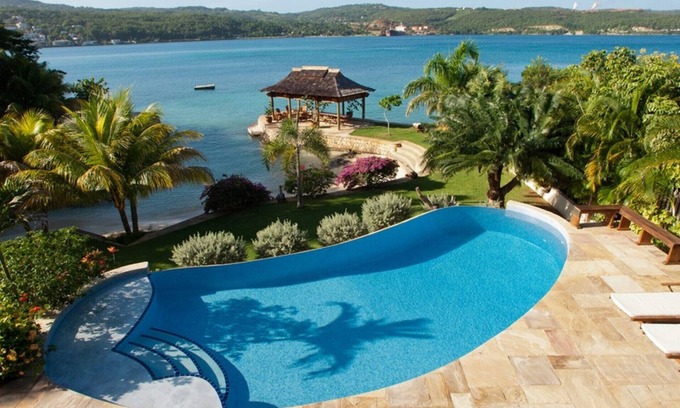 Discovery Bay Villa | MAKANA VILLA JAMAICA - Villa de 6 dormitorios frente al mar de lujo Discovery Bay - Personal incluido