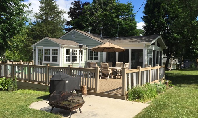 Browns Lake Cabaña | Haga sus recuerdos en Adorable Browns Lake / Cedar Park Cottage