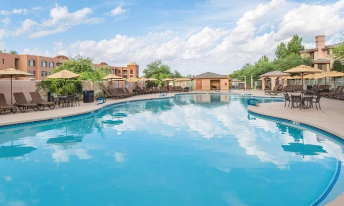 North Scottsdale Hotel | Make Your Trip More Enjoyable! Outdoor Pool, Kitchen, Onsite Parking!