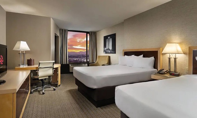 Downtown Las Vegas Hotel | Make Your Trip Unforgettable! 3 Convenient Units, Free Parking, Outdoor Pool