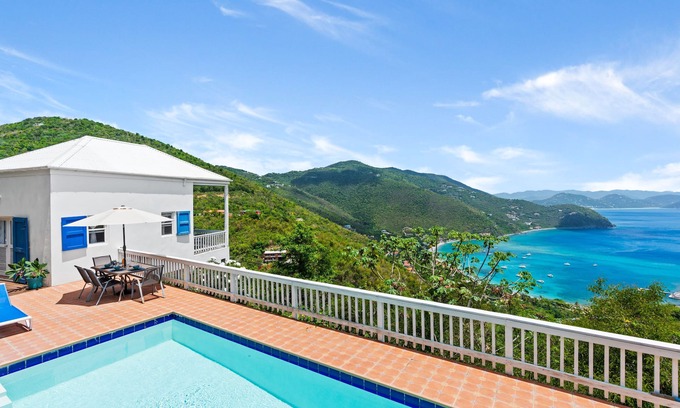 Brewers Bay Villa | Villa amplia con piscina y vistas espectaculares cerca de las playas