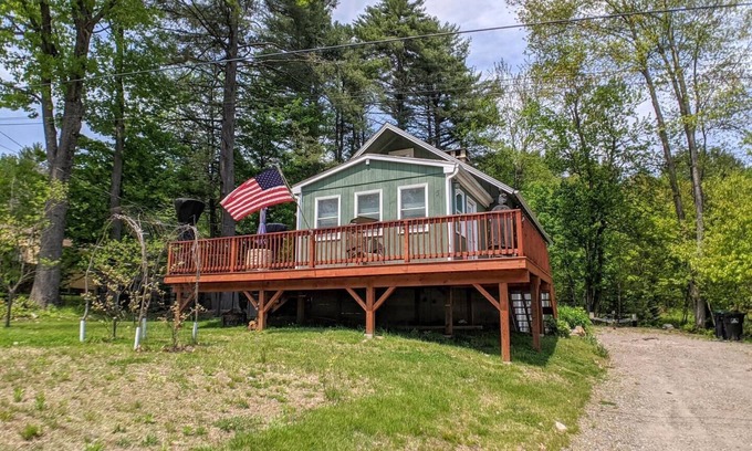 Lochmere Casa | Makin' Memories with beach access and dock on Silver Lake!