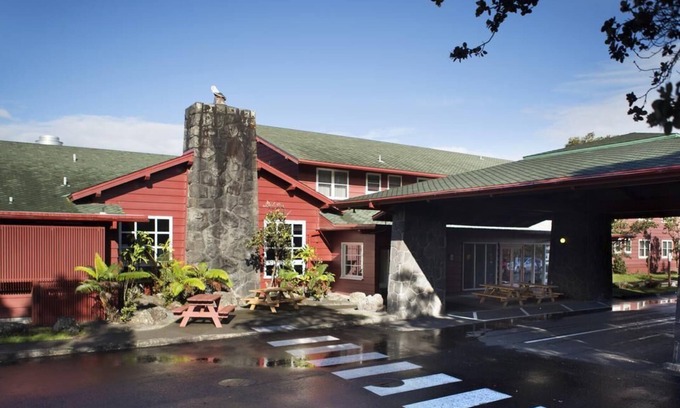 Volcano Hotel | Making The Best Memories Along The Way! Three Comfy Units, Free Parking!
