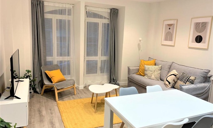 Gijon Apartamento | Malú Playa con Opción de Parking,