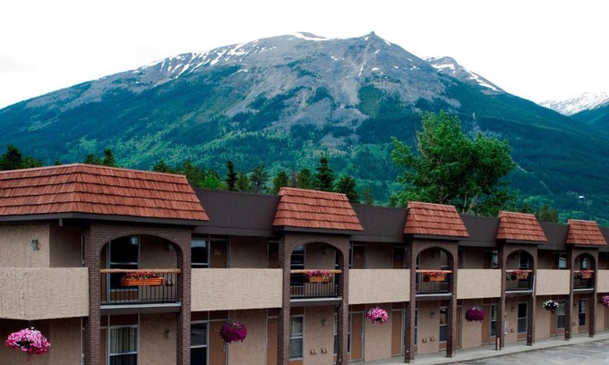 Jasper Cabina | Maligne Lodge