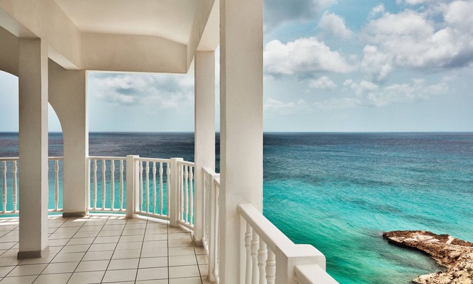 West End Village Complejo | Malliouhana Resort Anguilla